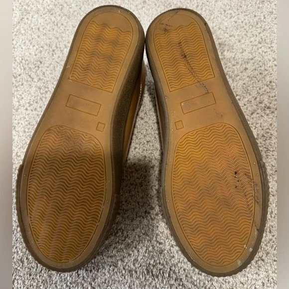 London Rag Jumping Jacks Metallic Faux Leather Star Sneakers in Gold & Cream - Picture 11 of 12